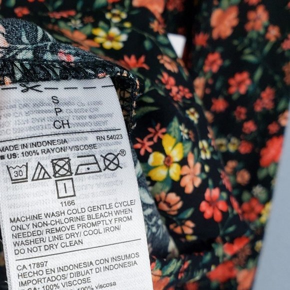 Old Navy Multicolor Liberty Floral V-Neck Henley Button Blouse Top Size Small - Picture 6 of 6